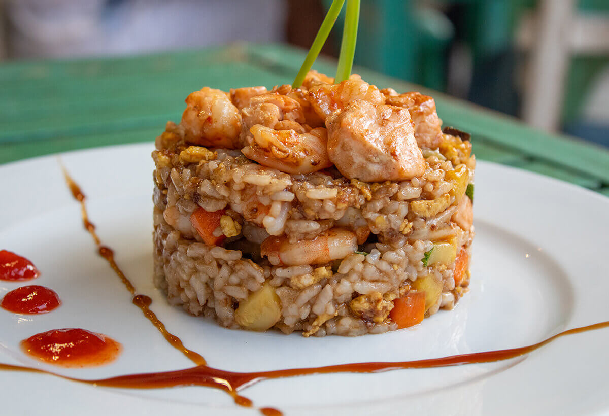 Yakimeshi de Salmón y Camarón | Las Hijas de la Tostada